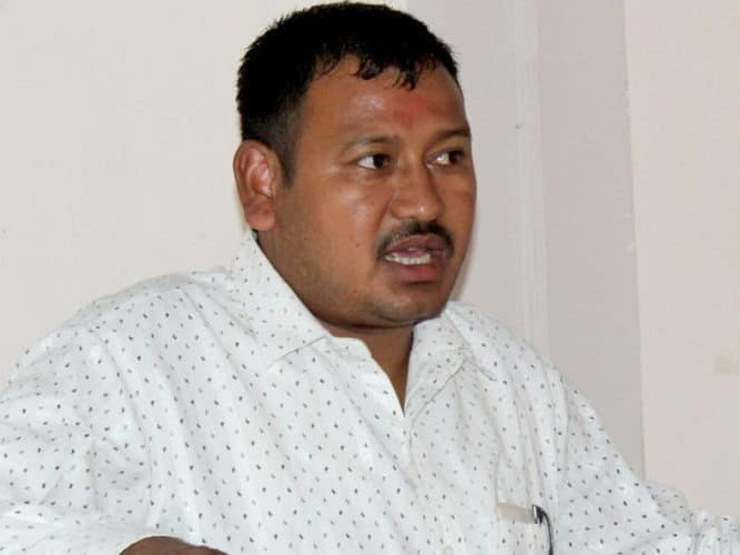 राजापुरका शिक्षकले राजनीति गर्न नपाउने, नगरपालिकाले भन्यो– एक साताभित्र पार्टीबाट राजीनामा देऊ